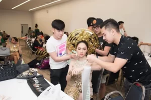 Nhung cau chuyen hau truong khong ai ke ve sac dep cua idol